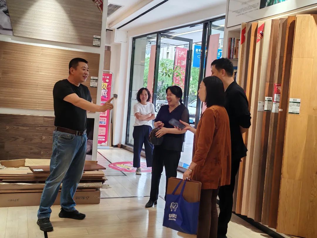 服務終端 賦能一線 ——中林福人團隊五一期間深入門店調(diào)研指導(圖2) 服務終端 賦能一線 ——中林福人團隊五一期間深入門店調(diào)研指導(圖2)