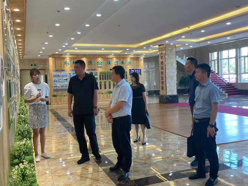 陳永廣會(huì)見通河縣政府縣長高俊杰一行(圖1) 陳永廣會(huì)見通河縣政府縣長高俊杰一行(圖1)